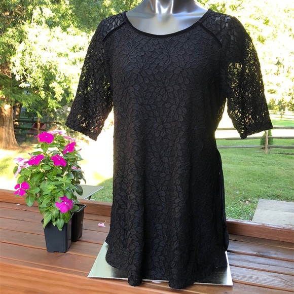 Motherhood Maternity Tops - Motherhood Maternity Black lace top. L velvet belt